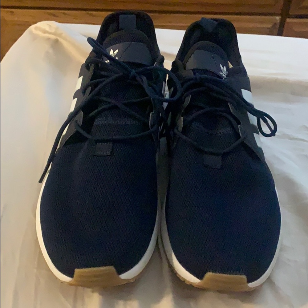 Navy blue adidads athletic sneaker rarely worn